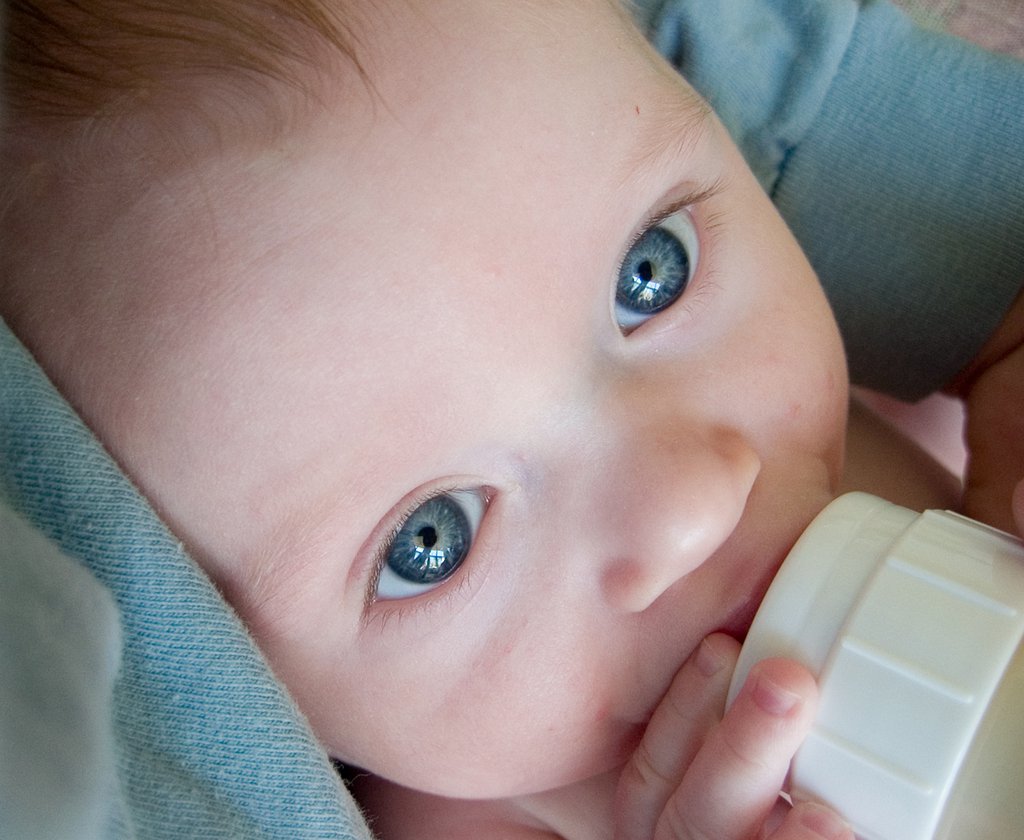 baby-feeding-baby-bottle-by-pfly.jpg